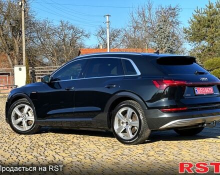 Чорний Ауді E-Tron, об'ємом двигуна 0 л та пробігом 180 тис. км за 24900 $, фото 3 на Automoto.ua