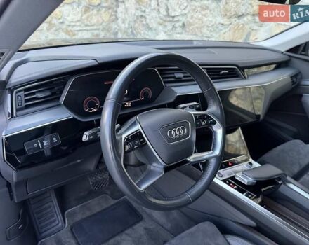 Чорний Ауді E-Tron, об'ємом двигуна 0 л та пробігом 253 тис. км за 24200 $, фото 29 на Automoto.ua