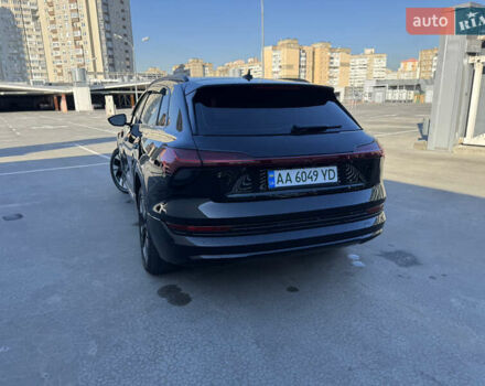 Чорний Ауді E-Tron, об'ємом двигуна 0 л та пробігом 155 тис. км за 29499 $, фото 7 на Automoto.ua