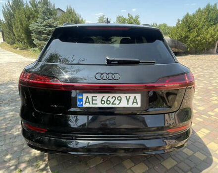 Чорний Ауді E-Tron, об'ємом двигуна 0 л та пробігом 128 тис. км за 31500 $, фото 5 на Automoto.ua