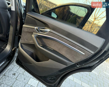 Чорний Ауді E-Tron, об'ємом двигуна 0 л та пробігом 150 тис. км за 26999 $, фото 84 на Automoto.ua