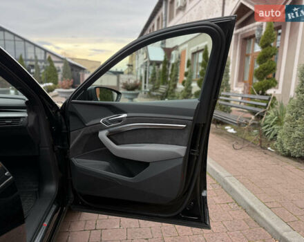 Чорний Ауді E-Tron, об'ємом двигуна 0 л та пробігом 51 тис. км за 31499 $, фото 53 на Automoto.ua