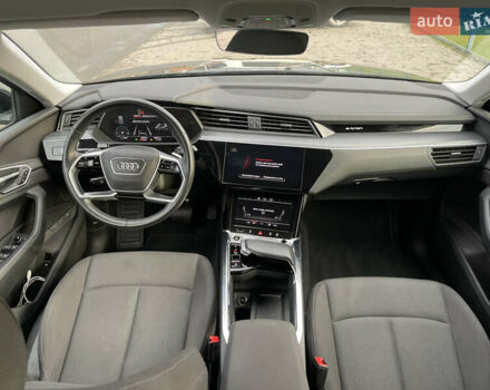 Чорний Ауді E-Tron, об'ємом двигуна 0 л та пробігом 78 тис. км за 26500 $, фото 26 на Automoto.ua