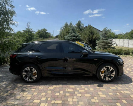 Чорний Ауді E-Tron, об'ємом двигуна 0 л та пробігом 128 тис. км за 31500 $, фото 3 на Automoto.ua
