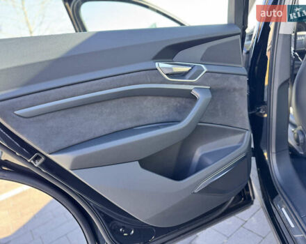 Черный Ауди E-Tron, объемом двигателя 0 л и пробегом 126 тыс. км за 27500 $, фото 17 на Automoto.ua