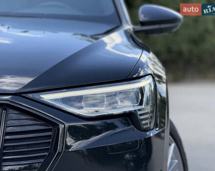 Чорний Ауді E-Tron, об'ємом двигуна 0 л та пробігом 103 тис. км за 29999 $, фото 4 на Automoto.ua