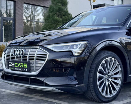 Чорний Ауді E-Tron, об'ємом двигуна 0 л та пробігом 72 тис. км за 29900 $, фото 5 на Automoto.ua