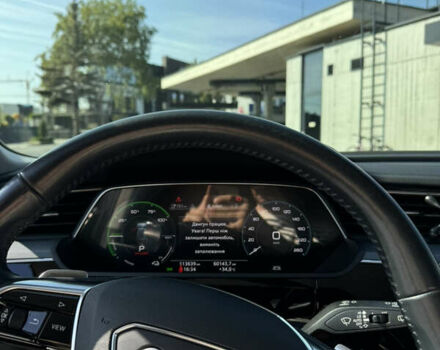 Чорний Ауді E-Tron, об'ємом двигуна 0 л та пробігом 120 тис. км за 27800 $, фото 17 на Automoto.ua