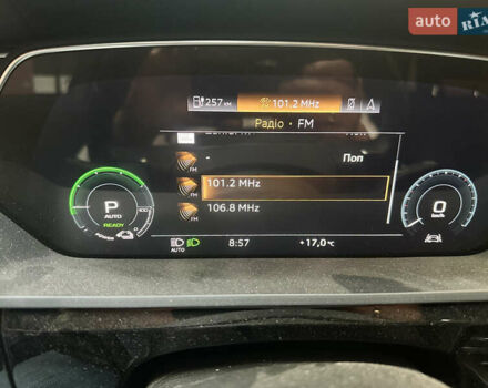 Чорний Ауді E-Tron, об'ємом двигуна 0 л та пробігом 130 тис. км за 23990 $, фото 23 на Automoto.ua