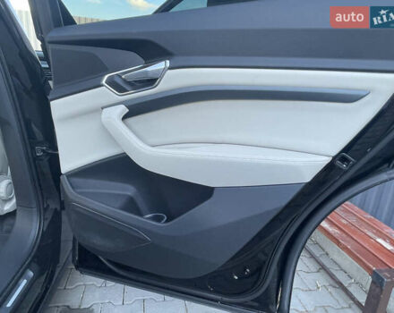 Черный Ауди E-Tron, объемом двигателя 0 л и пробегом 67 тыс. км за 29999 $, фото 10 на Automoto.ua