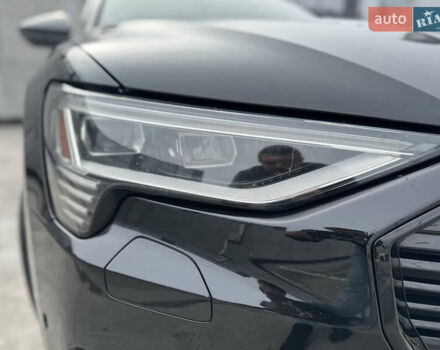 Чорний Ауді E-Tron, об'ємом двигуна 0 л та пробігом 155 тис. км за 30999 $, фото 25 на Automoto.ua
