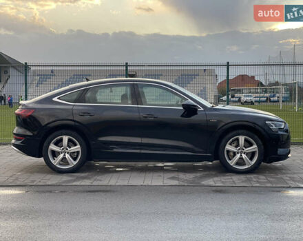 Чорний Ауді E-Tron, об'ємом двигуна 0 л та пробігом 78 тис. км за 26500 $, фото 6 на Automoto.ua