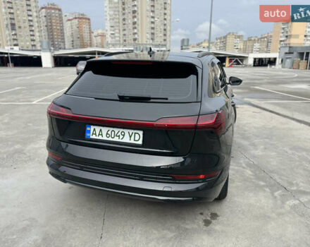 Чорний Ауді E-Tron, об'ємом двигуна 0 л та пробігом 155 тис. км за 30999 $, фото 13 на Automoto.ua
