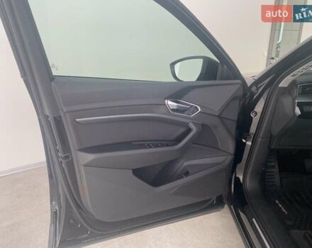 Черный Ауди E-Tron, объемом двигателя 0 л и пробегом 40 тыс. км за 29800 $, фото 19 на Automoto.ua