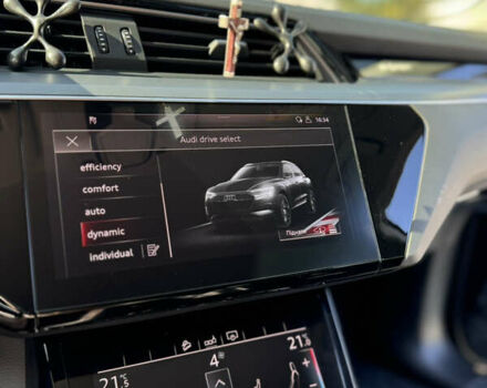 Чорний Ауді E-Tron, об'ємом двигуна 0 л та пробігом 120 тис. км за 27800 $, фото 19 на Automoto.ua