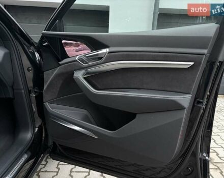 Черный Ауди E-Tron, объемом двигателя 0 л и пробегом 105 тыс. км за 35990 $, фото 21 на Automoto.ua