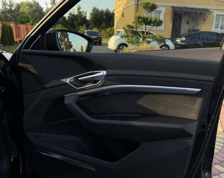 Чорний Ауді E-Tron, об'ємом двигуна 0 л та пробігом 117 тис. км за 33000 $, фото 14 на Automoto.ua
