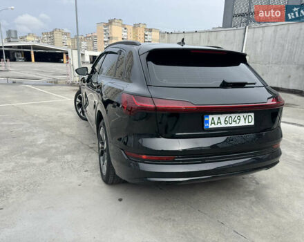 Чорний Ауді E-Tron, об'ємом двигуна 0 л та пробігом 155 тис. км за 30999 $, фото 10 на Automoto.ua
