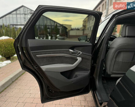 Чорний Ауді E-Tron, об'ємом двигуна 0 л та пробігом 51 тис. км за 31499 $, фото 46 на Automoto.ua