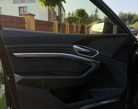 Чорний Ауді E-Tron, об'ємом двигуна 0 л та пробігом 117 тис. км за 33000 $, фото 12 на Automoto.ua