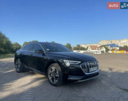 Чорний Ауді E-Tron, об'ємом двигуна 0 л та пробігом 58 тис. км за 34450 $, фото 4 на Automoto.ua