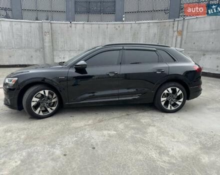 Чорний Ауді E-Tron, об'ємом двигуна 0 л та пробігом 155 тис. км за 30999 $, фото 4 на Automoto.ua