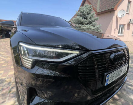 Чорний Ауді E-Tron, об'ємом двигуна 0 л та пробігом 128 тис. км за 31500 $, фото 8 на Automoto.ua