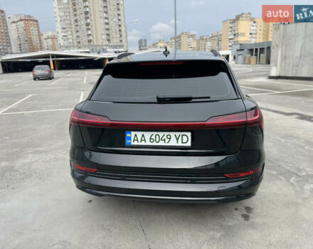 Чорний Ауді E-Tron, об'ємом двигуна 0 л та пробігом 155 тис. км за 30999 $, фото 12 на Automoto.ua