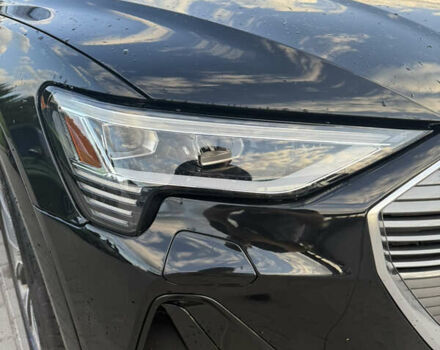 Чорний Ауді E-Tron, об'ємом двигуна 0 л та пробігом 99 тис. км за 33500 $, фото 5 на Automoto.ua