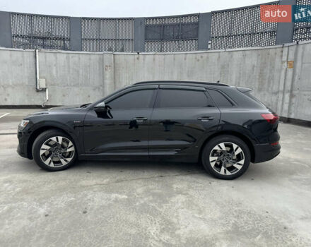 Чорний Ауді E-Tron, об'ємом двигуна 0 л та пробігом 155 тис. км за 30999 $, фото 5 на Automoto.ua