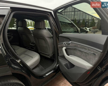 Чорний Ауді E-Tron, об'ємом двигуна 0 л та пробігом 51 тис. км за 31499 $, фото 52 на Automoto.ua