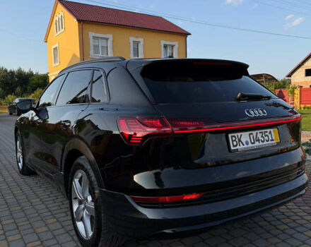 Чорний Ауді E-Tron, об'ємом двигуна 0 л та пробігом 117 тис. км за 33000 $, фото 2 на Automoto.ua