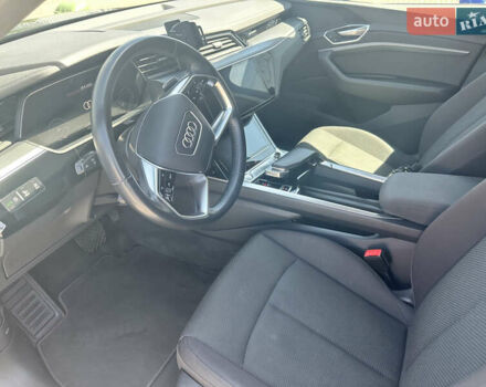 Чорний Ауді E-Tron, об'ємом двигуна 0 л та пробігом 130 тис. км за 23990 $, фото 19 на Automoto.ua