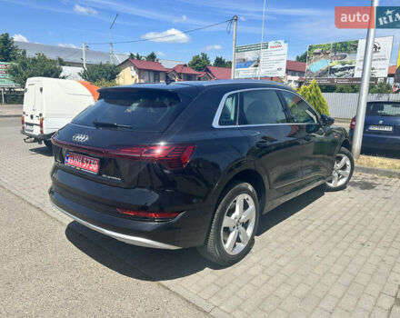 Чорний Ауді E-Tron, об'ємом двигуна 0 л та пробігом 130 тис. км за 23990 $, фото 3 на Automoto.ua