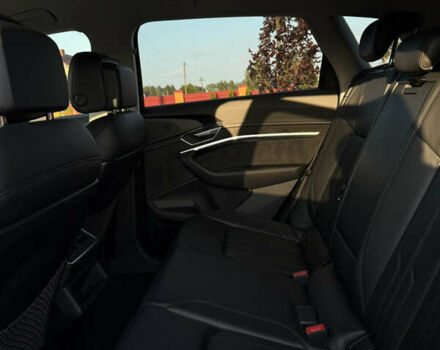 Чорний Ауді E-Tron, об'ємом двигуна 0 л та пробігом 117 тис. км за 33000 $, фото 11 на Automoto.ua