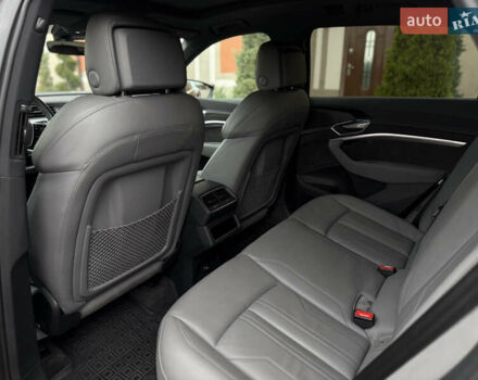 Чорний Ауді E-Tron, об'ємом двигуна 0 л та пробігом 51 тис. км за 31499 $, фото 47 на Automoto.ua