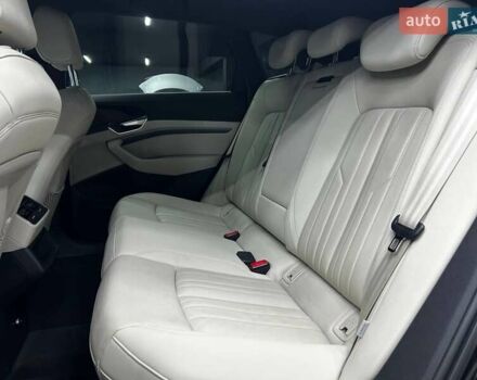 Чорний Ауді E-Tron, об'ємом двигуна 0 л та пробігом 148 тис. км за 26000 $, фото 17 на Automoto.ua