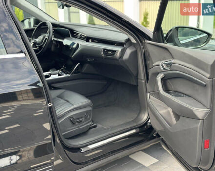 Черный Ауди E-Tron, объемом двигателя 0 л и пробегом 130 тыс. км за 26500 $, фото 30 на Automoto.ua
