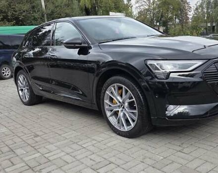 Чорний Ауді E-Tron, об'ємом двигуна 0 л та пробігом 138 тис. км за 29900 $, фото 13 на Automoto.ua