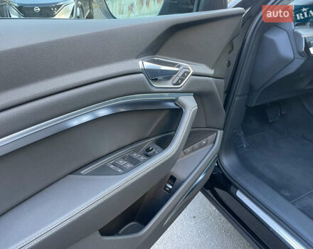 Ауди E-Tron 2020 в Виннице на Automoto.ua Черный Ауди E-Tron, объемом двигателя 0 л и пробегом 119 тыс. км за 28400 $, фото 8 на Automoto.ua