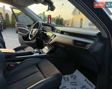 Чорний Ауді E-Tron, об'ємом двигуна 0 л та пробігом 150 тис. км за 25900 $, фото 91 на Automoto.ua