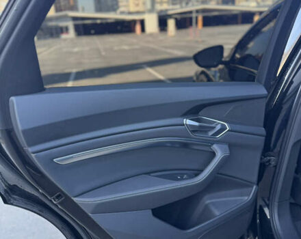 Чорний Ауді E-Tron, об'ємом двигуна 0 л та пробігом 155 тис. км за 29499 $, фото 26 на Automoto.ua