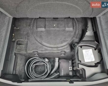 Чорний Ауді E-Tron, об'ємом двигуна 0 л та пробігом 154 тис. км за 19500 $, фото 42 на Automoto.ua
