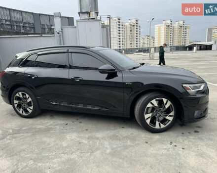 Чорний Ауді E-Tron, об'ємом двигуна 0 л та пробігом 155 тис. км за 30999 $, фото 20 на Automoto.ua