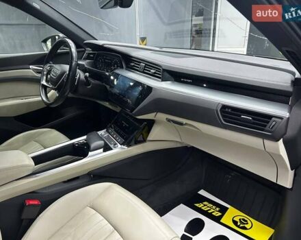 Чорний Ауді E-Tron, об'ємом двигуна 0 л та пробігом 148 тис. км за 26000 $, фото 20 на Automoto.ua