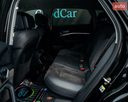 Чорний Ауді E-Tron, об'ємом двигуна 0 л та пробігом 75 тис. км за 29900 $, фото 41 на Automoto.ua