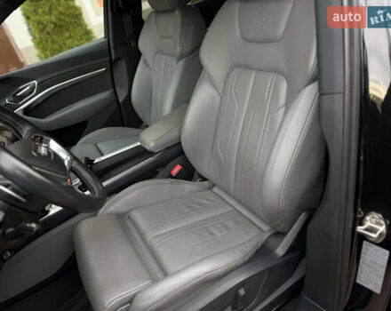 Чорний Ауді E-Tron, об'ємом двигуна 0 л та пробігом 51 тис. км за 31499 $, фото 37 на Automoto.ua