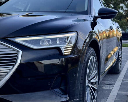 Чорний Ауді E-Tron, об'ємом двигуна 0 л та пробігом 72 тис. км за 29900 $, фото 4 на Automoto.ua