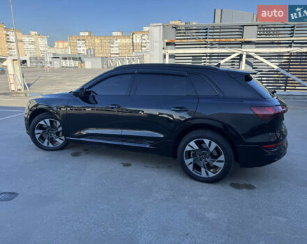 Чорний Ауді E-Tron, об'ємом двигуна 0 л та пробігом 155 тис. км за 29499 $, фото 4 на Automoto.ua