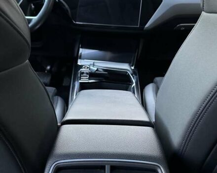 Чорний Ауді E-Tron, об'ємом двигуна 0 л та пробігом 253 тис. км за 24200 $, фото 48 на Automoto.ua